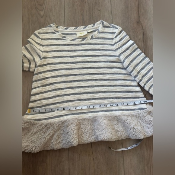 Anthropologie Maeve Gray and Cream Knit Top. 🤍🩶 - Picture 5 of 11